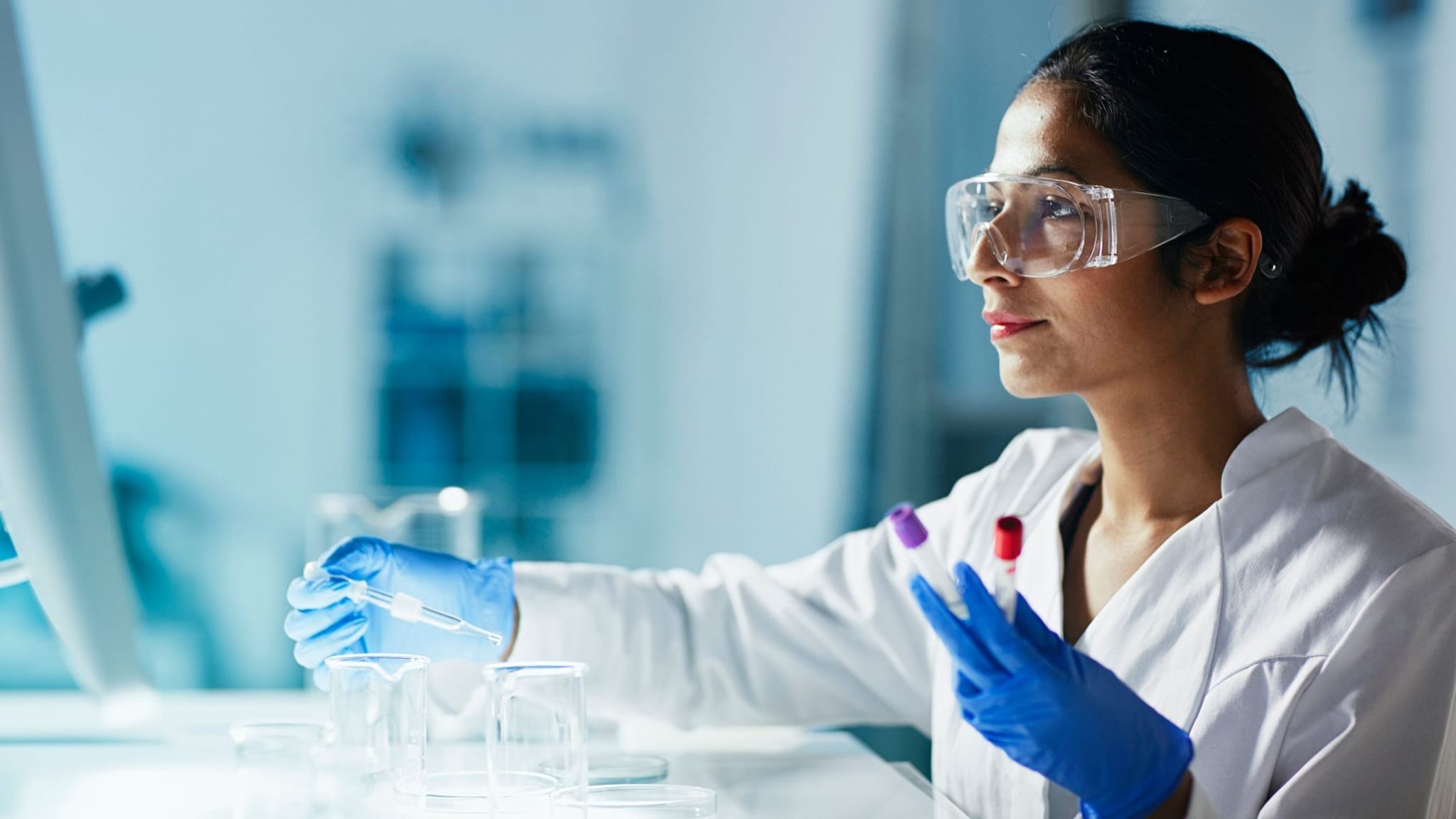 Woman working in a scientific lab.